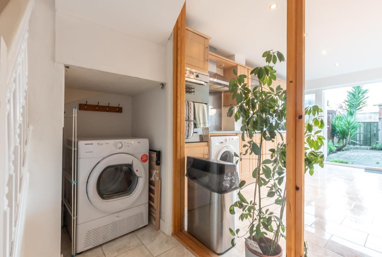 Best Price! Large Home For 4 - Smart Tv - Comfy Beds - Garden - 4 Single Beds Or 2 Doubles! ポーツマス エクステリア 写真