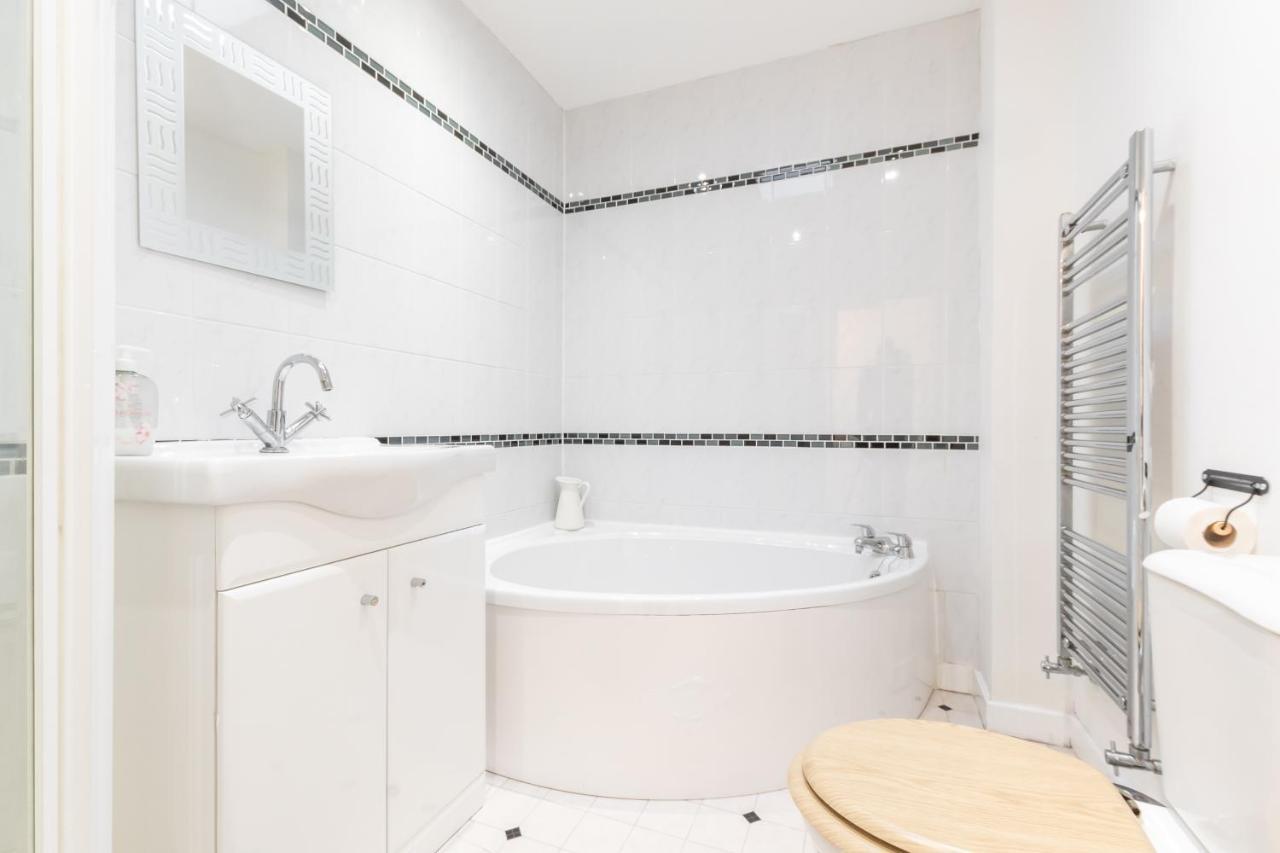 Best Price! Large Home For 4 - Smart Tv - Comfy Beds - Garden - 4 Single Beds Or 2 Doubles! ポーツマス エクステリア 写真