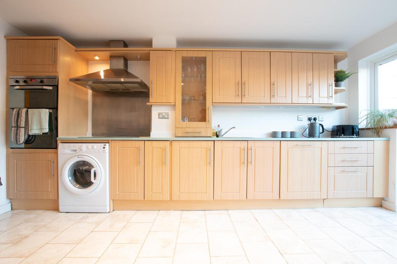 Best Price! Large Home For 4 - Smart Tv - Comfy Beds - Garden - 4 Single Beds Or 2 Doubles! ポーツマス エクステリア 写真